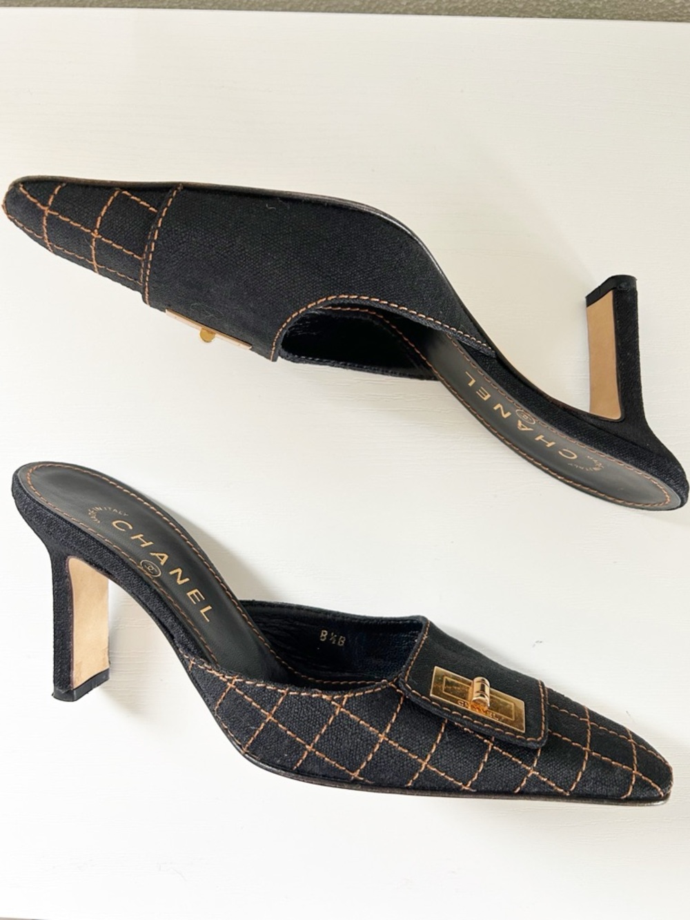 Chanel Vintage Dark Denim Turnlock Quilted Mule Heels Size EU 38.5 - Picture 8 of 13